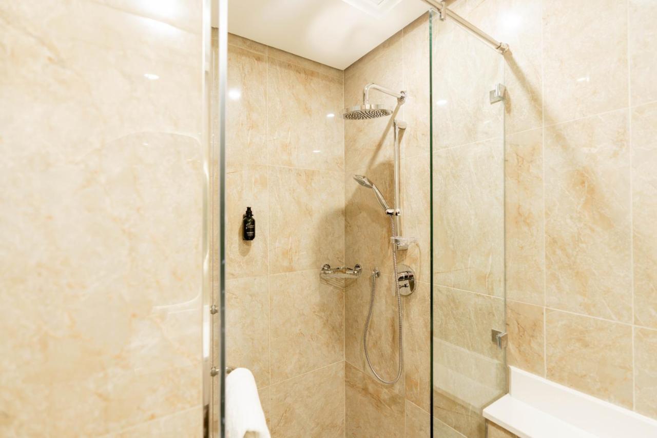 Resivation Hotel Dubai Exterior photo